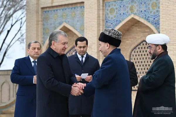 Shavkat Mirziyoyev visits Bahauddin Naqshband Mausoleum in Bukhara