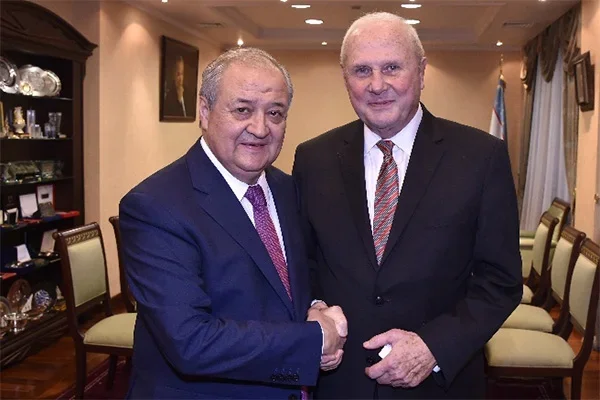 Uzbek FM holds meeting with Frederick Starr