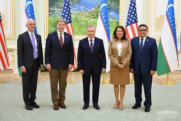 Президент Узбекистана принял делегации парламента США