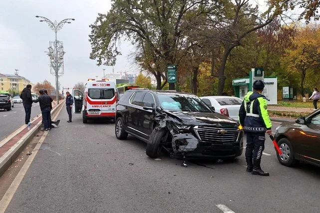 Toshkentda 15 avto ishtirokida YTH: haydovchi shifoxonaga olindi
