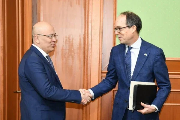 A meeting takes place at the Foreign Ministry with U.S. Charge d’Affaires in Uzbekistan Paul Polites