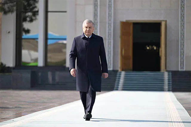 O‘zbekiston Prezidenti Parijga jo‘nab ketdi