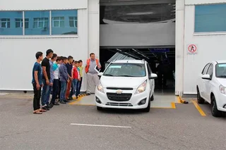 GM Uzbekistan пригласил детей, оставшихся без попечения родителей, на Асакинский автомобильный завод