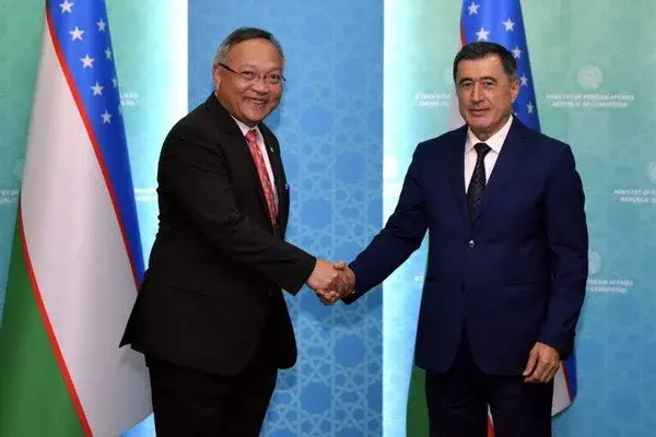 Vladimir Norov receives the Ambassador of the Republic of Singapore