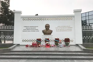 На Асакинском автомобильном заводе открылся мемориальный комплекс Ислама Каримова