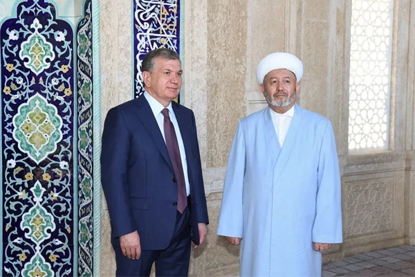 Президент Узбекистана посетил могилу Ислама Каримова