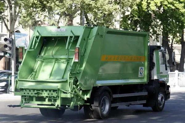 How many cars are involved in ensuring the cleanliness of the territories?