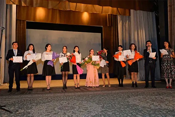 Foundation for Development of Culture and Arts hands over scholarships