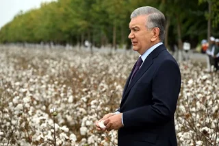 Prezident Mirziyoyev “Fishvel Norin” korxonasiga tashrif buyurib, Namangan viloyatida baliqchilikni rivojlantirish ishlari bilan tanishdi