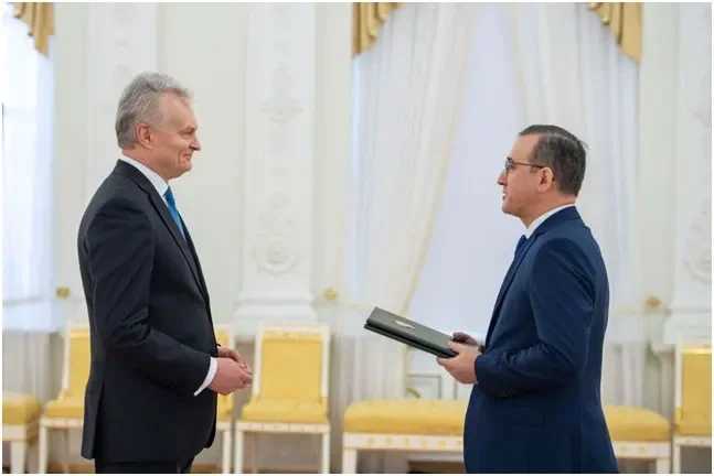 Uzbek Ambassador presents credentials to Lithuanian President