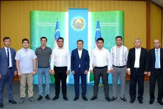 Uzbek Acting FM holds a meeting with a group of young domestic ICT specialists