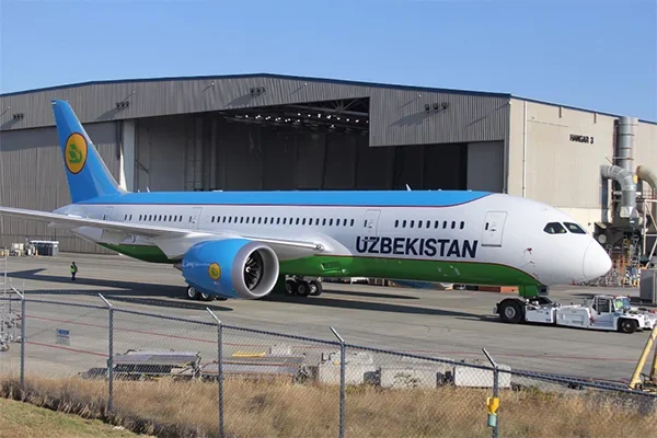 First airplane Boeing-787 Dreamliner of Uzbekistan Airways undergoes painting stage