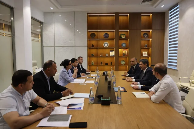 Ўзбекистон Eksim Holding билан ҳамкорликни муҳокама қилди
