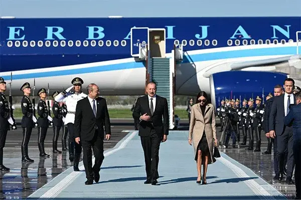 Ilham Aliyev arrives in Samarkand