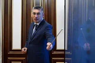 Кудбиев қиммат соатлар билан кўринишига изоҳ берди