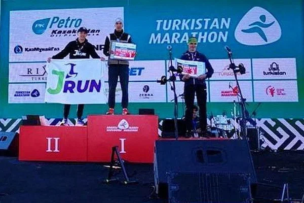 Узбекский легкоатлет выиграл Туркестанский марафон