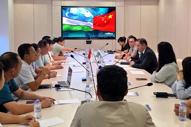 “O‘zeltexsanoat” aksiyadorlik jamiyati va Sichuan provinsiyasi korxonalari o‘rtasidagi hamkorlik istiqbollari muhokama qilindi