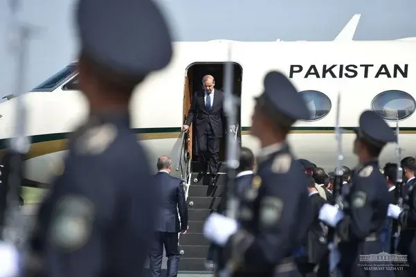 Pakistan’s Prime Minister arrives in Uzbekistan
