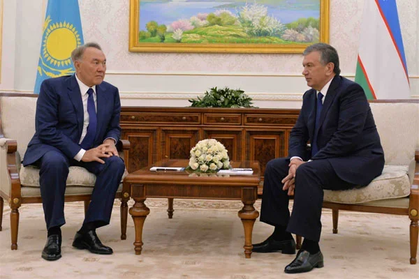 Mirziyayev and Nazarbaev hold telephone conversation