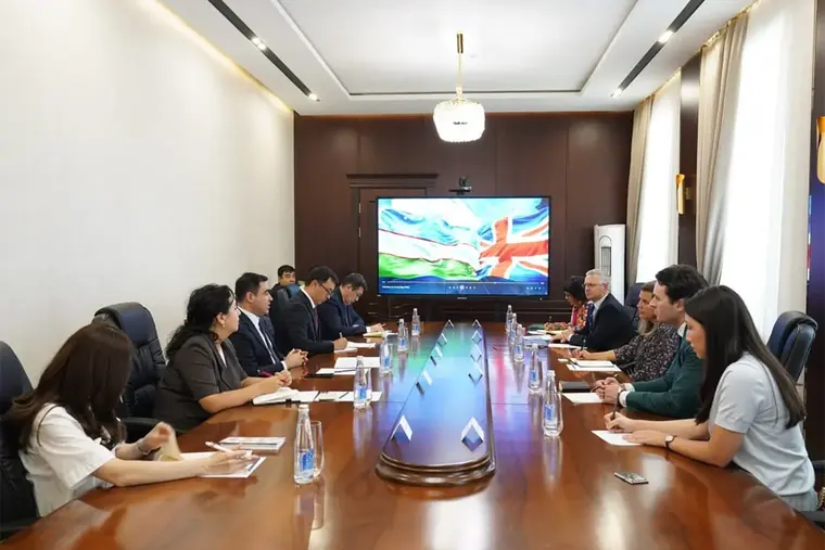 Минздрав Узбекистана обсудил сотрудничество с Кембриджем