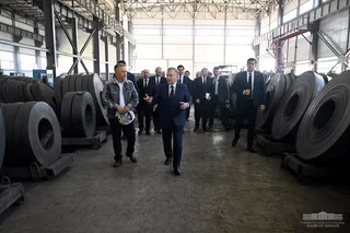 Президент саноат корхоналарини бориб кўрди