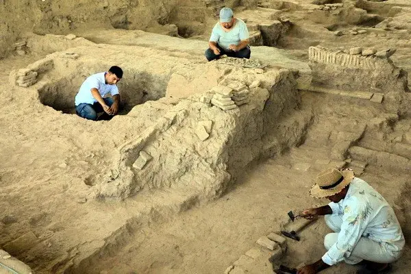 Rare coins, wall paintings and Damascus swords found in Akhsikent
