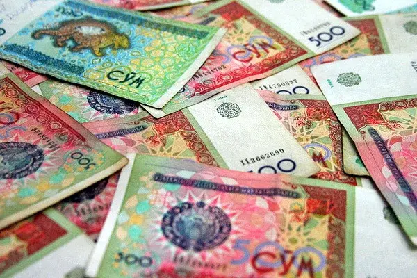 ЦБ сообщили о возобновлении обмена старых банкнот и монет номиналом 50, 100, 200 и 500 сумов на новые