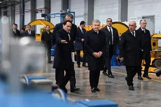 Shavkat Mirziyoyev Toshkent viloyatidagi yuqori voltli kabel zavodi loyihasini ko'zdan kechirdi