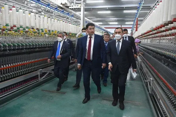 A delegation of the Kyrgyz Republic visits a number of factories and plants in the city of Tashkent