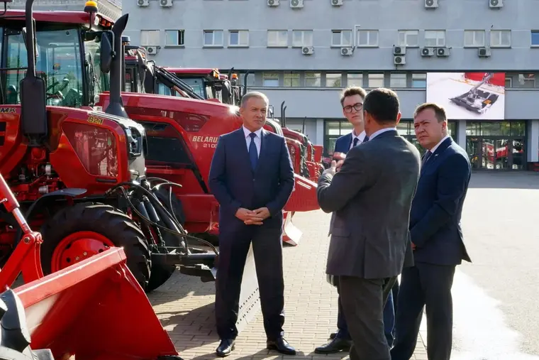 Делегация Навоийской области впервые посетила МТЗ