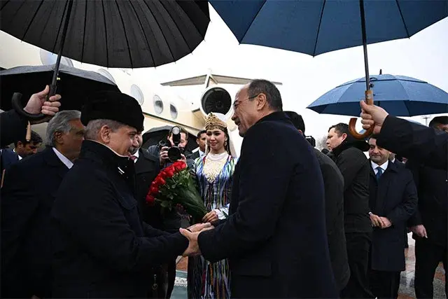 Покистон Бош вазири Ўзбекистонга келди