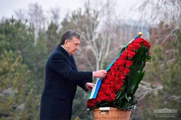 Шавкат Мирзиёев почтил память Первого Президента