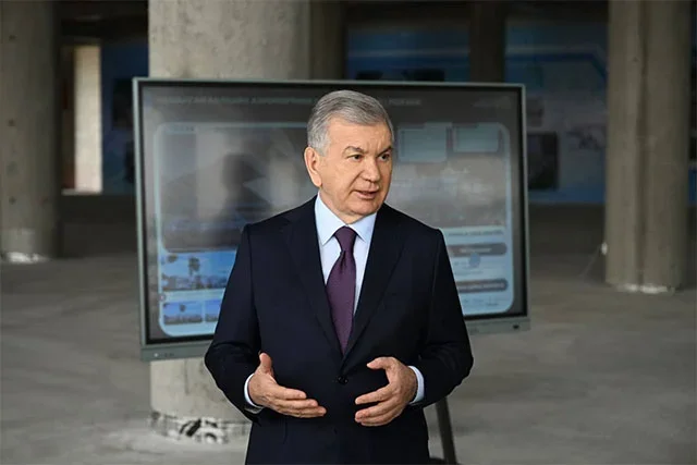 Prezident Namangan aeroportidagi bunyodkorlikni ko‘zdan kechirdi