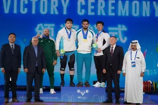 Акбар Жўраев оғир атлетика бўйича Осиё чемпионатида учта олтин медални қўлга киритди