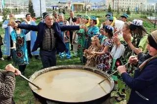 How many days will the residents of Uzbekistan rest in March?
