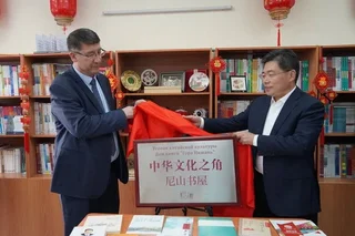 Нужно тесно общаться с друзьями и городами, а также рассказывать историю Великого Шелкового пути!