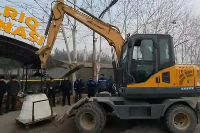 Tandoors Destroyed in Andijan Region Amid Air Quality Inspections