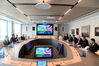 Bakhtiyor Saidov Discusses Financing of Major Projects in Uzbekistan with Standard Chartered CEO