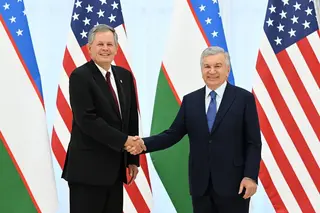 Мирзиёев обсудил с сенатором США развитие партнёрства
