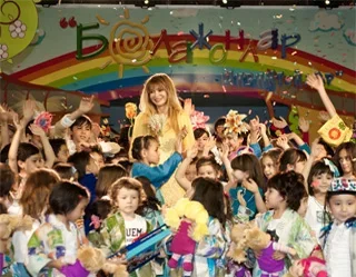Gulnara Karimova awards winners of Bolajonlar-Shirintoylar Festival