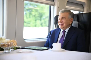 Между Ташкентом и Бекабадом запустили новый электропоезд