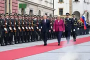 Ўзбекистон Президентини расмий кутиб олиш маросими бўлди