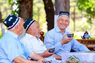 What is the average life expectancy of the population in Uzbekistan?