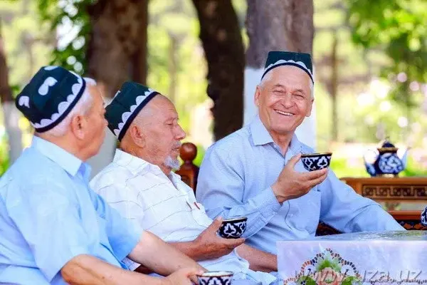 What is the average life expectancy of the population in Uzbekistan?