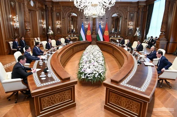 President of Uzbekistan meets with the President of Kyrgyzstan