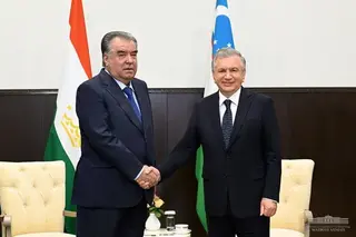 Presidents of Uzbekistan and Tajikistan meets on the sidelines of the CIS summit