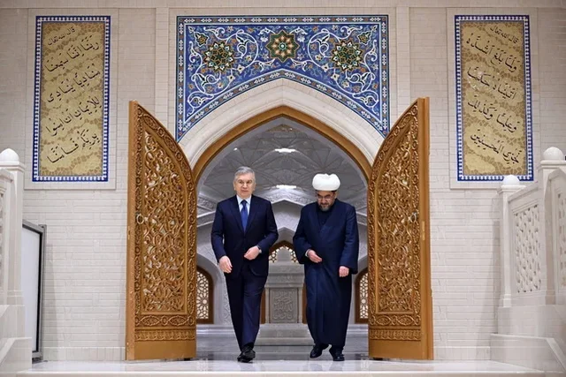 Prezident Samarqanddagi ta'mirlangan Imom Buxoriy majmuasiga tashrif buyurdi