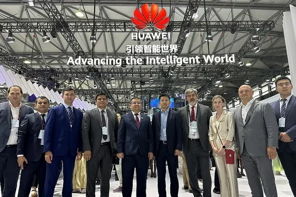 Representatives of Uzbekistan’s ICT Sector Familiarize Themselves with 5G-Advanced Network Solutions