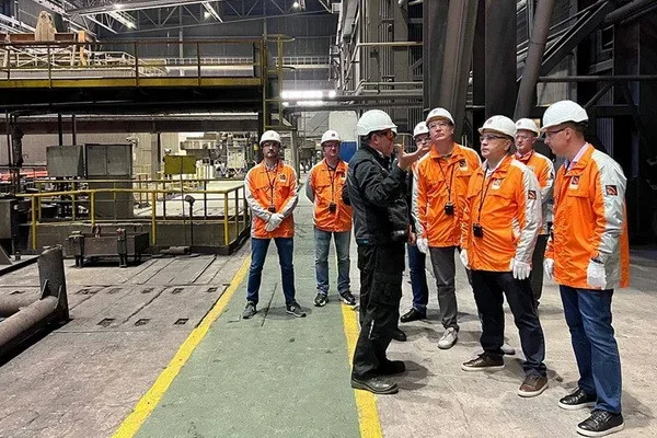 A delegation of Uzbekistan visits the production enterprises of the Pipe Metallurgical Company