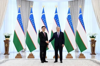 Mirziyoyev holds talks with Hong Kong delegation on China ties